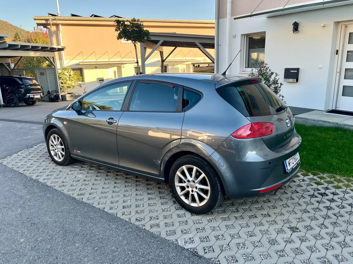 Seat Leon 2012 photo 2