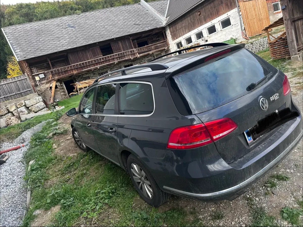 Volkswagen Passat 2012 photo 2