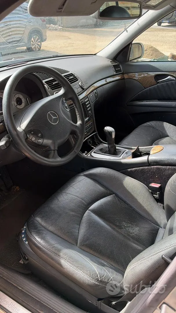 Mercedes-Benz E220 2004 photo 4