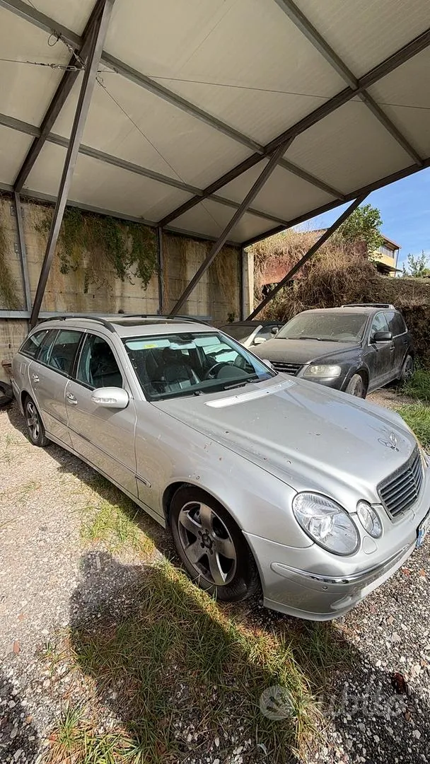 Mercedes-Benz E220 2004 photo 5
