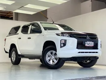 Mitsubishi Triton 2022 photo 2