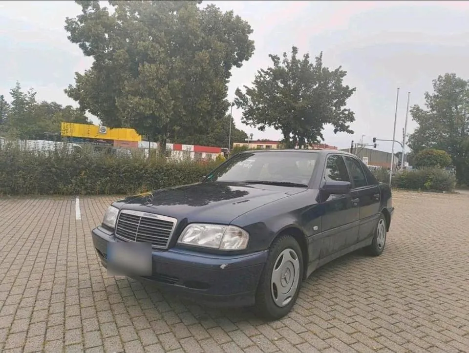 Mercedes-Benz C180