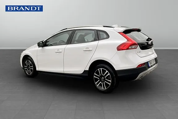 Volvo V40 Cross Country 2019 photo 2