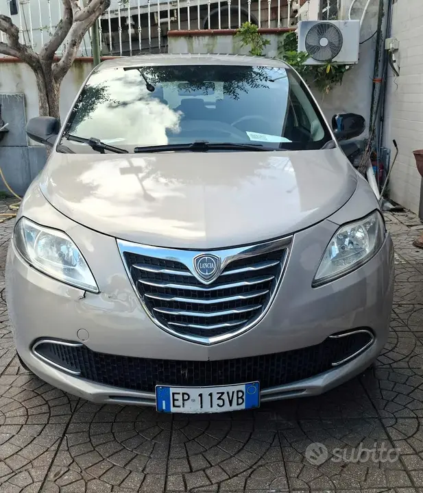 Lancia Ypsilon