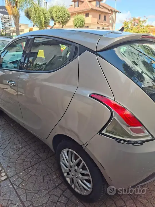 Lancia Ypsilon 2013 photo 2