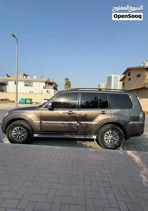 Mitsubishi Pajero 2012 photo 2