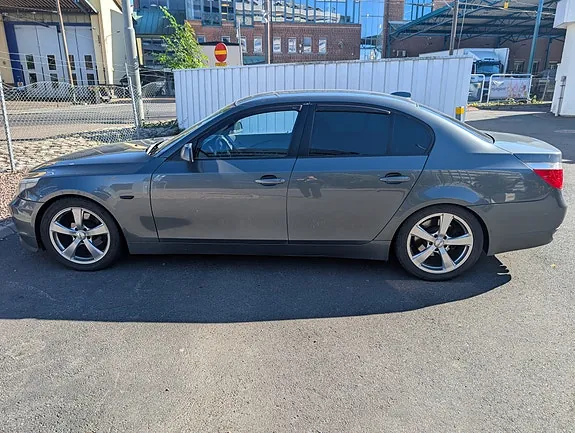 BMW 523I