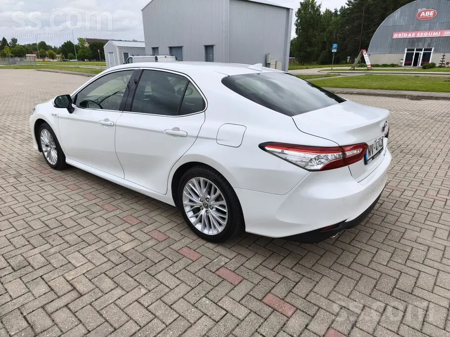 Toyota Camry 2021 photo 3