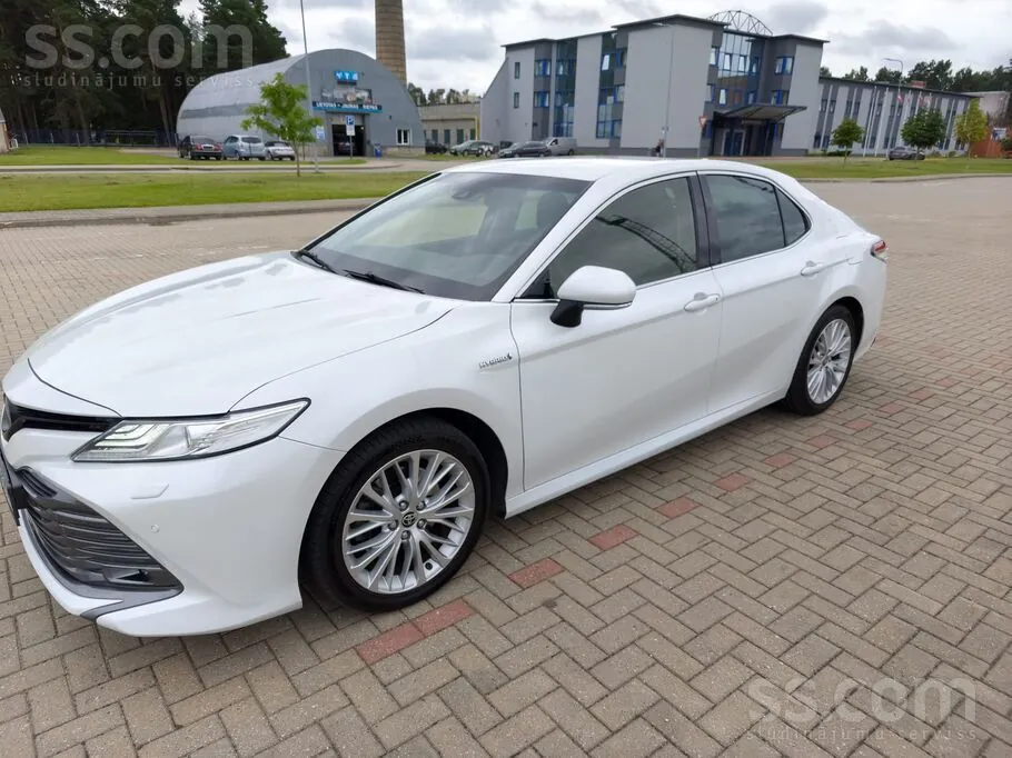 Toyota Camry 2021 photo 2