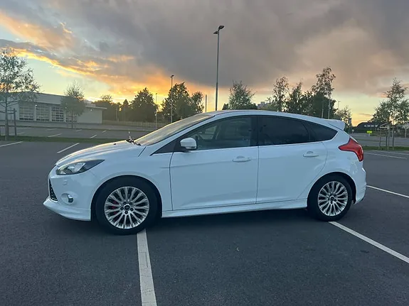 Ford Focus 2014 photo 2