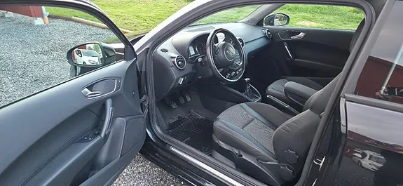 Audi A1 2011 photo 4