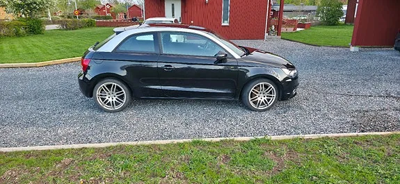 Audi A1 2011 photo 2
