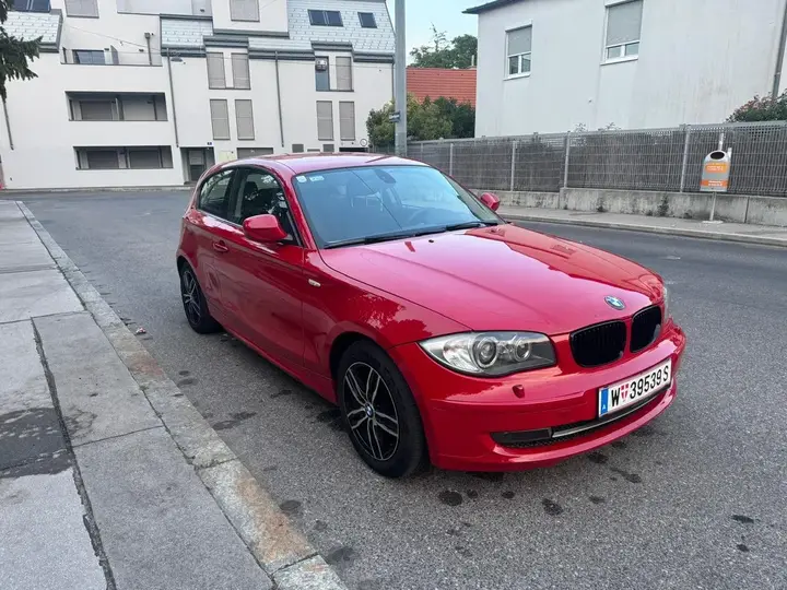 BMW 1 Series 2010 photo 2
