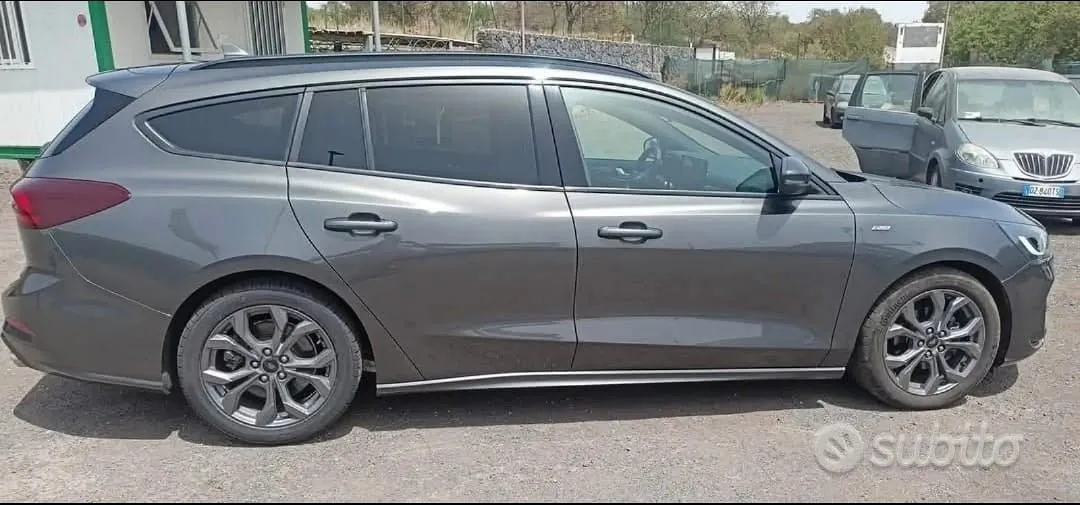Ford Focus 2022 photo 2