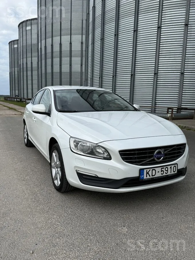 Volvo S60 2015 photo 4