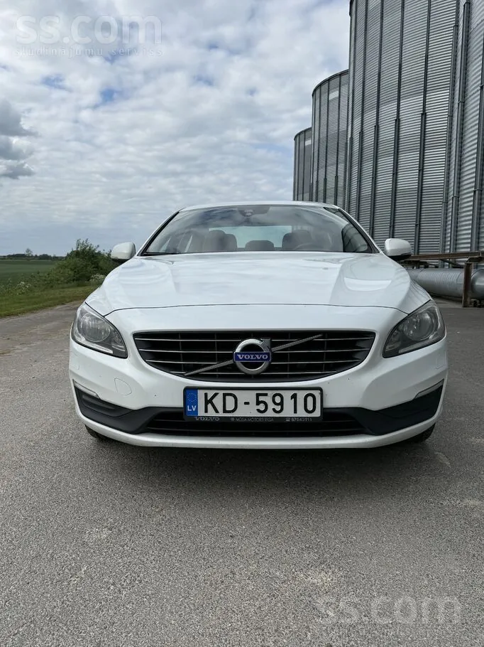 Volvo S60 2015 photo 2