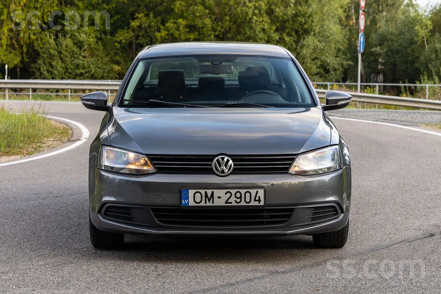 Volkswagen Jetta 2011 photo 2