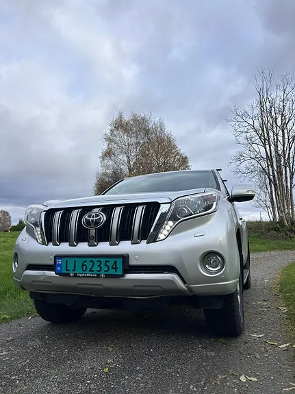 Toyota Land Cruiser 2016 photo 2