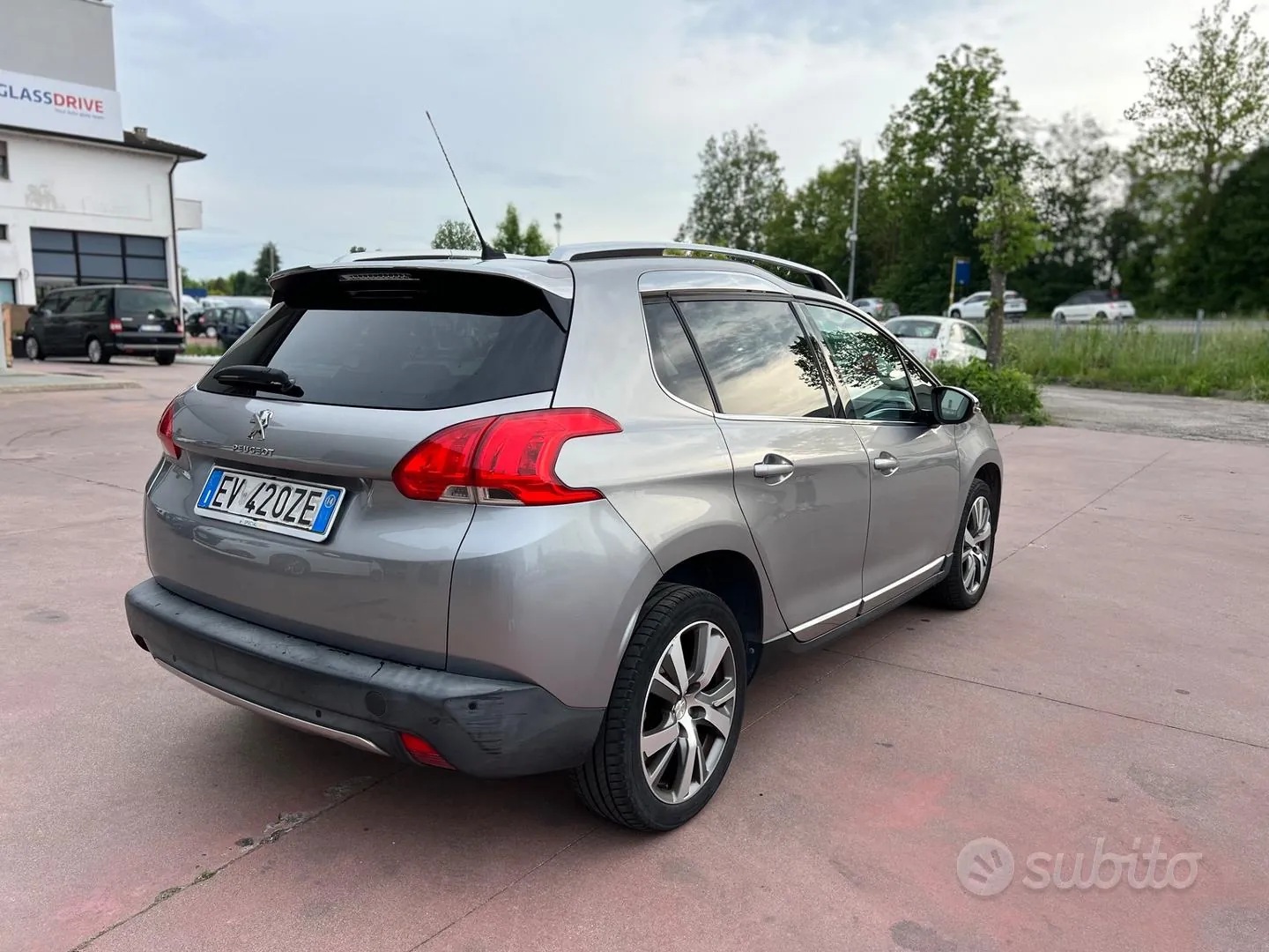 Peugeot 2008 2015 photo 4