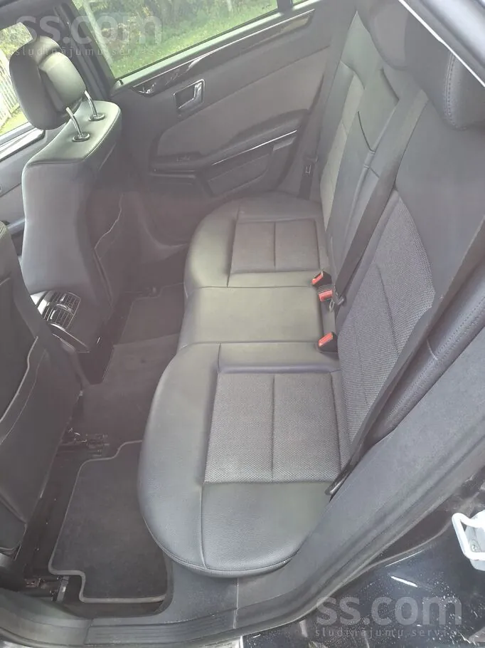 Mercedes-Benz E220 2011 photo 2