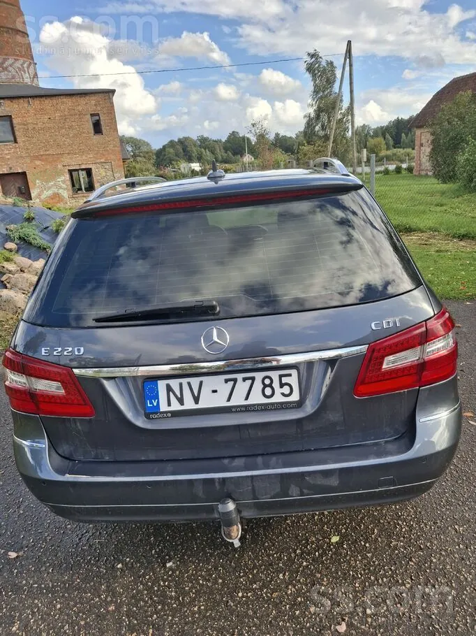Mercedes-Benz E220 2011 photo 4