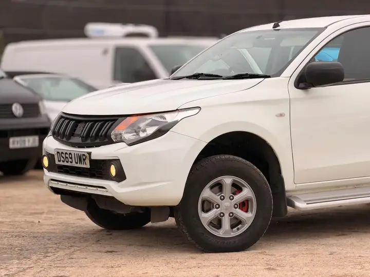 Mitsubishi L200 2019 photo 2