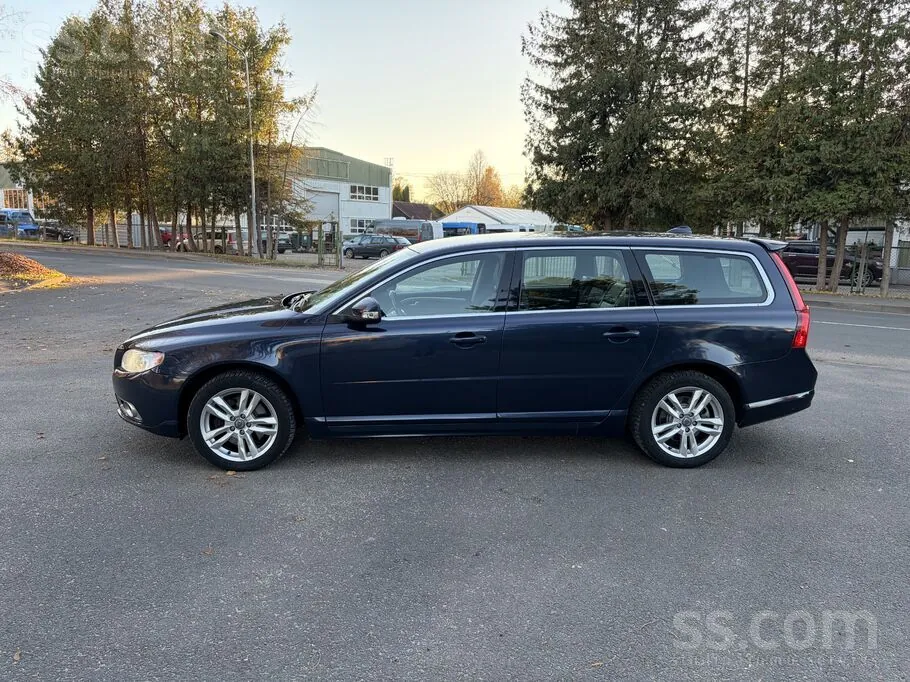 Volvo V70 2010 photo 2
