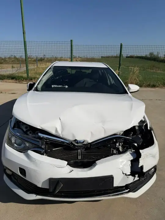 Toyota Auris 2015 photo 2
