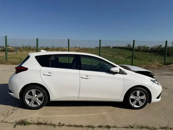Toyota Auris 2015 photo 3
