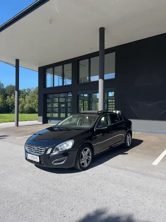 Volvo S60 2012 photo 2