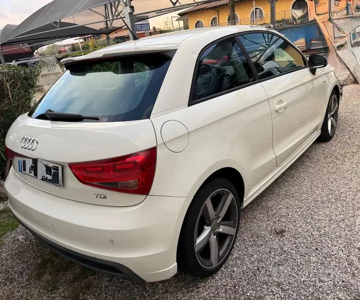 Audi A1 2011 photo 4