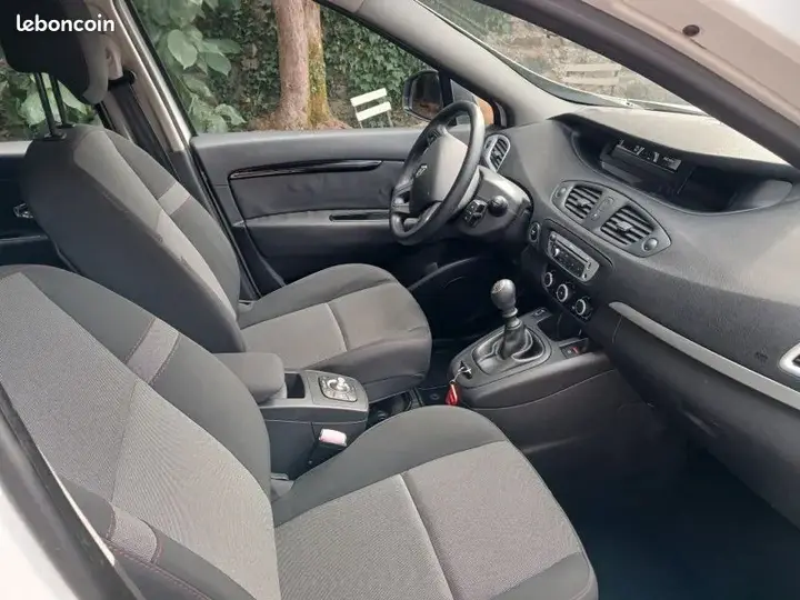 Renault Scenic 2013 photo 2