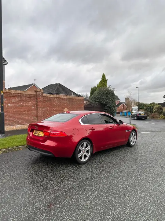 Jaguar Xe 2015 photo 3