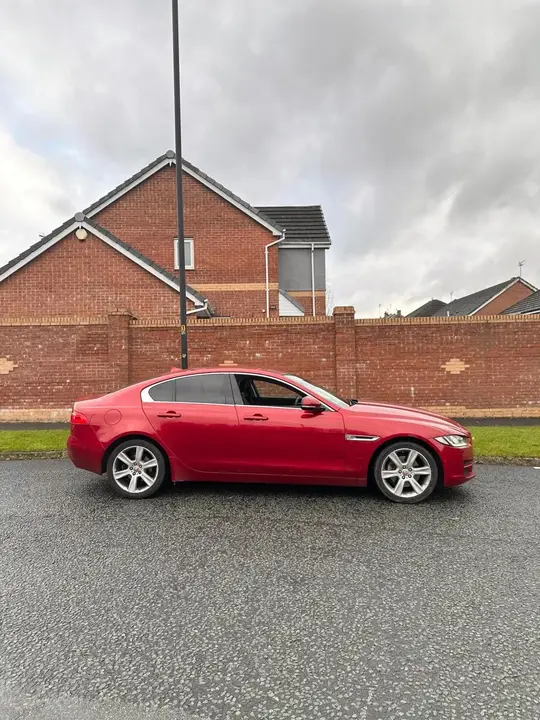 Jaguar Xe 2015 photo 2