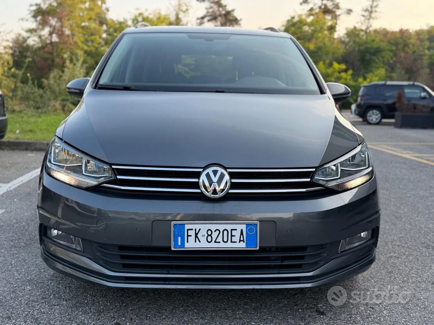 Volkswagen Touran 2017 photo 2