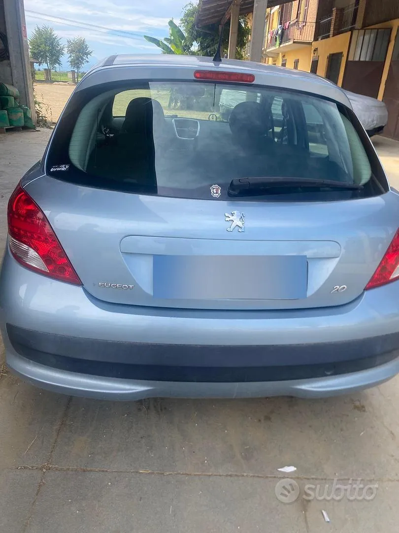 Peugeot 207 2012 photo 2