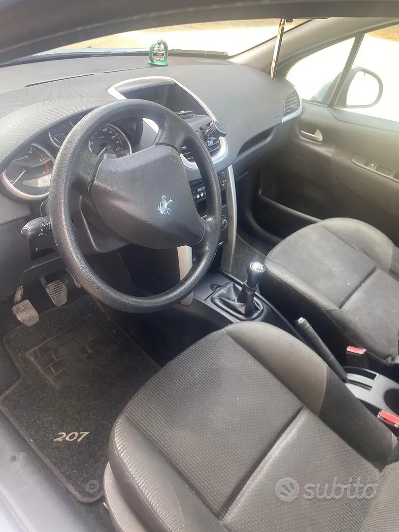 Peugeot 207 2012 photo 4