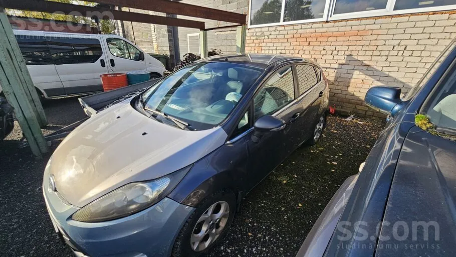 Ford Fiesta 2010 photo 2