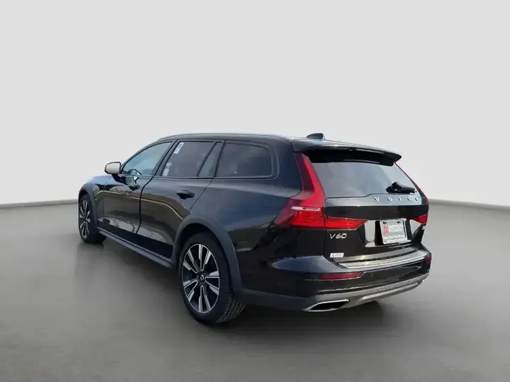 Volvo V60 Cross Country 2021 photo 3
