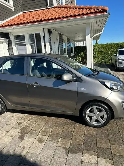Kia Picanto 2012 photo 2