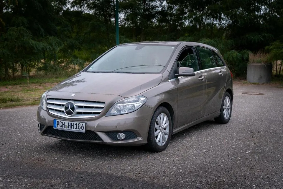 Mercedes-Benz B180