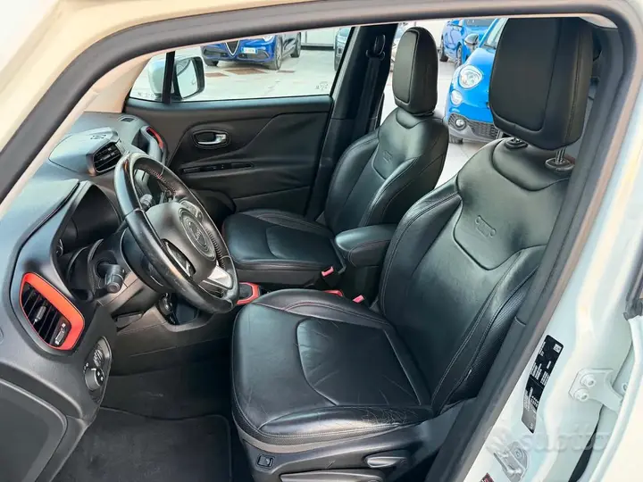 Jeep Renegade 2015 photo 4