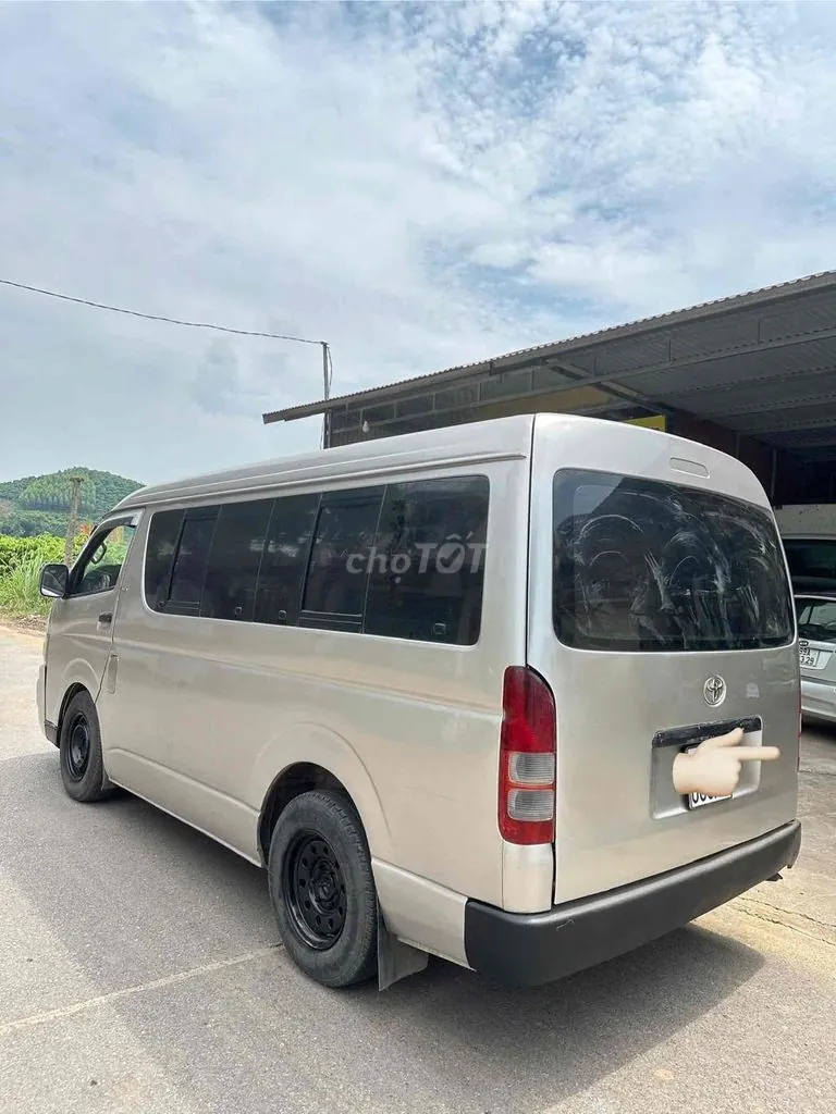 Toyota Hiace 2010 photo 5