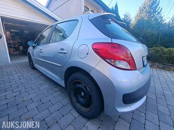 Peugeot 207 2011 photo 5