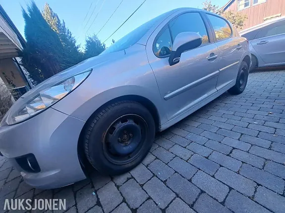 Peugeot 207 2011 photo 4