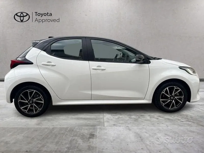 Toyota Yaris 2023 photo 4