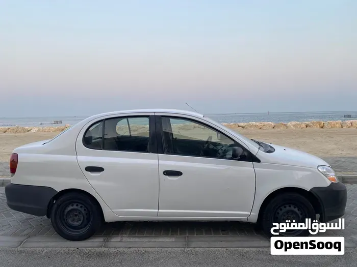 Toyota Echo 2005 photo 2