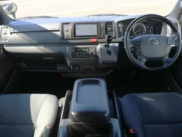 Toyota Hiace 2021 photo 2