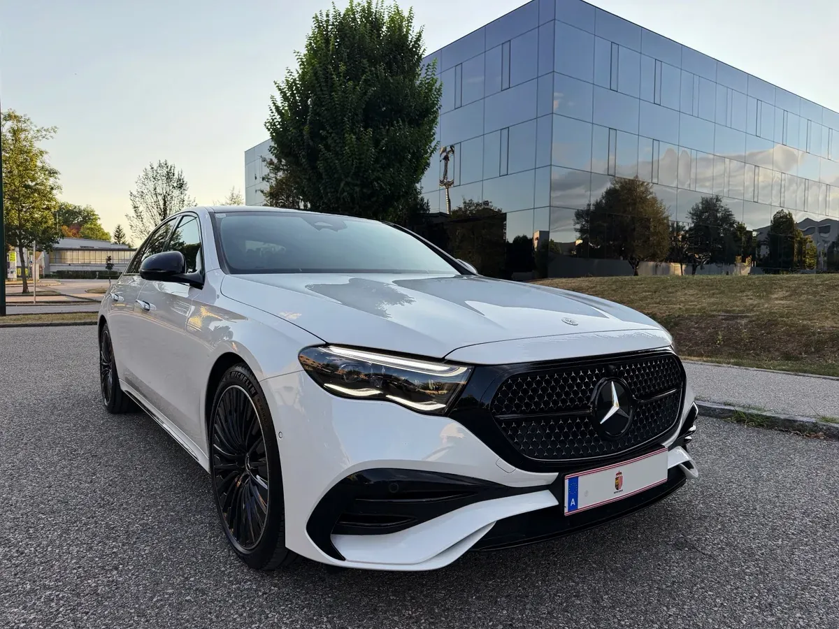 Mercedes-Benz E-Class 2024 photo 2
