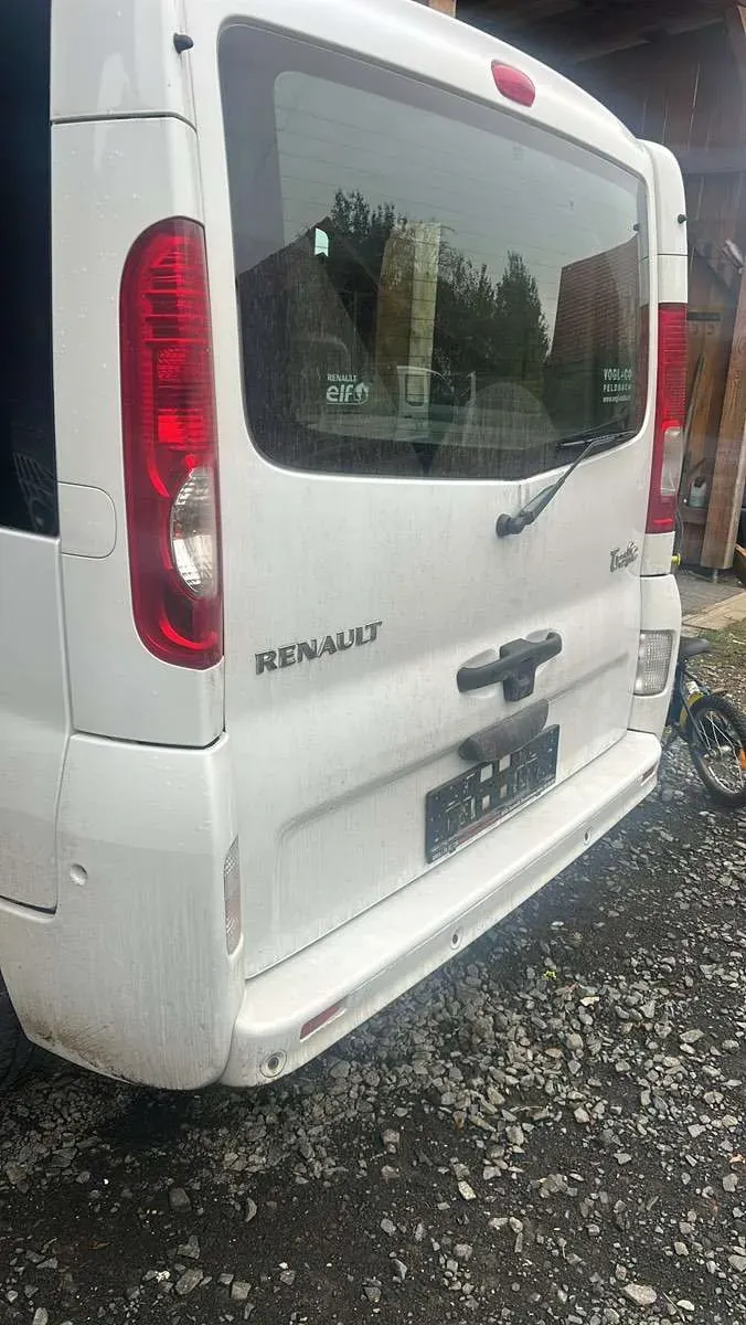 Renault Trafic 2011 photo 2